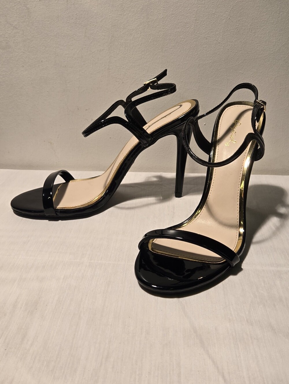 Qupid Women's Black Patent Strappy High Heel Sandals